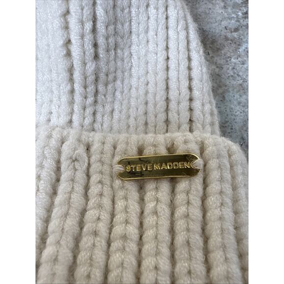 Steve Madden Ivory‎ Knit Winter Beanie! MINT CONDITION! - Picture 2 of 5